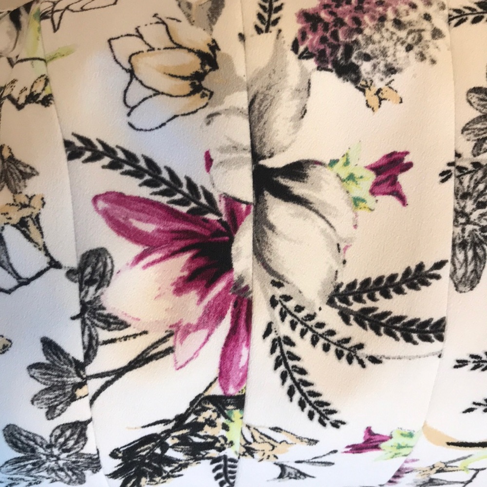 Just in time for Spring, a Beautiful Dress - Picture 5 of 5
